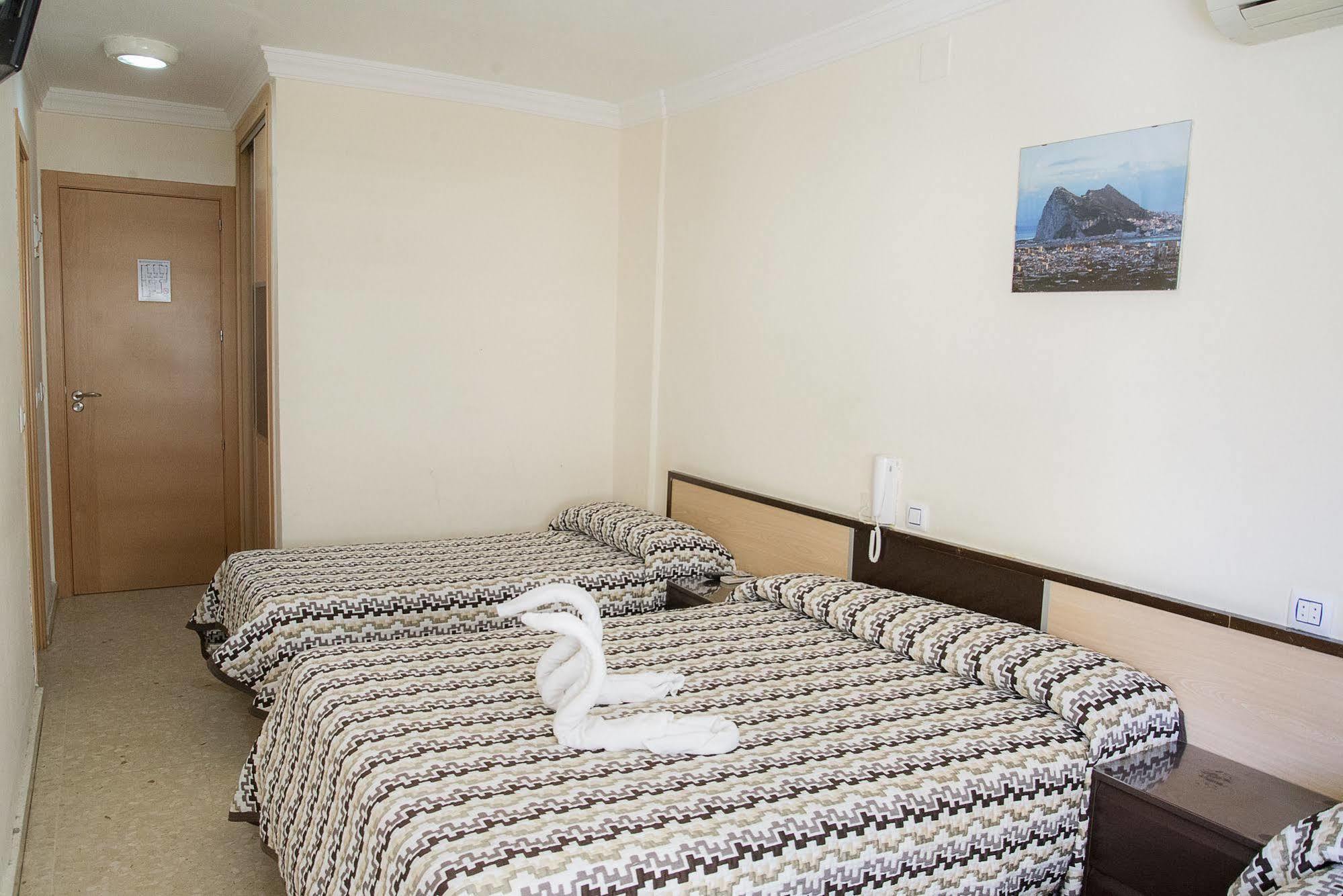 Hostal La Campana La Linea de la Concepcion Luaran gambar