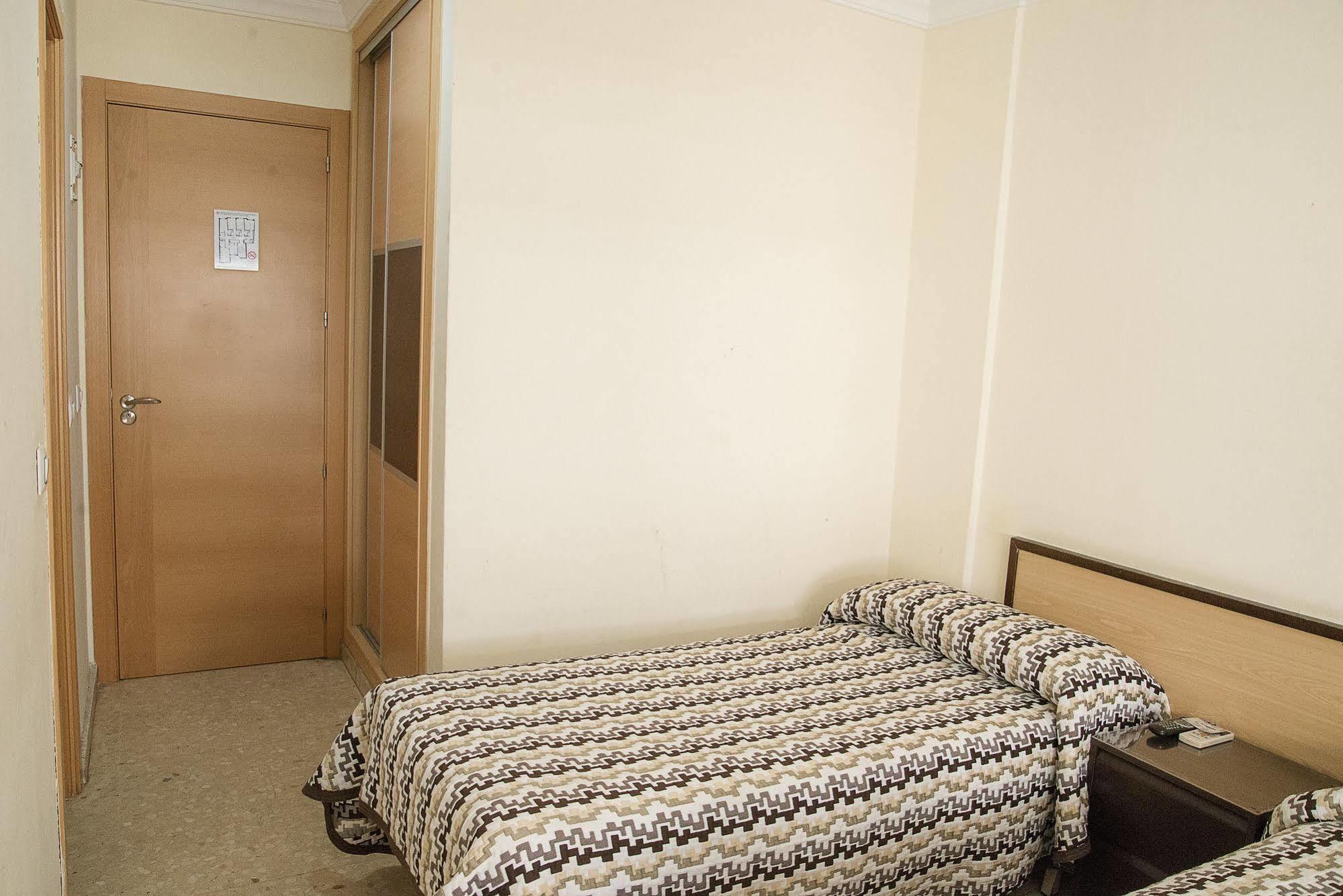 Hostal La Campana La Linea de la Concepcion Luaran gambar