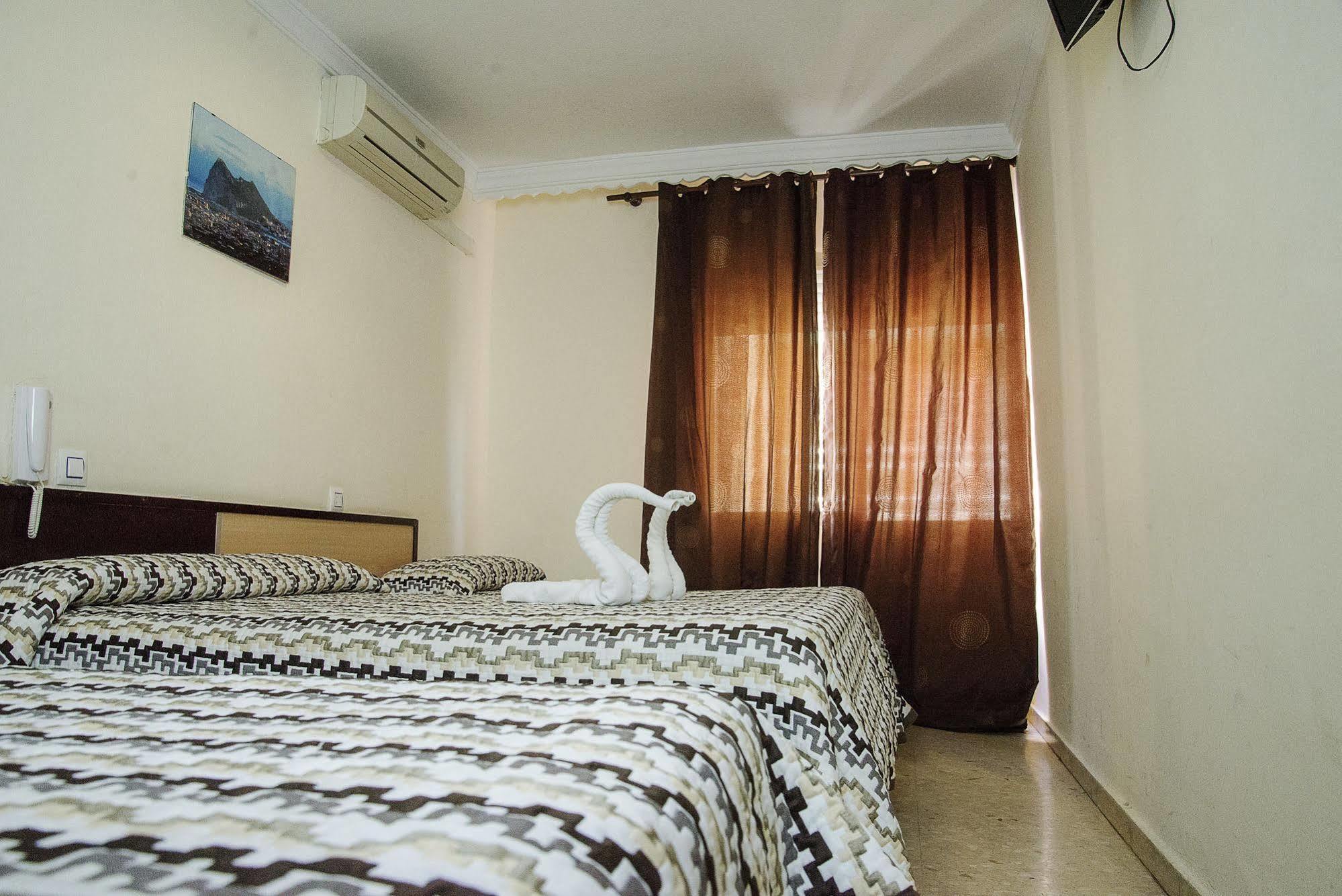 Hostal La Campana La Linea de la Concepcion Luaran gambar