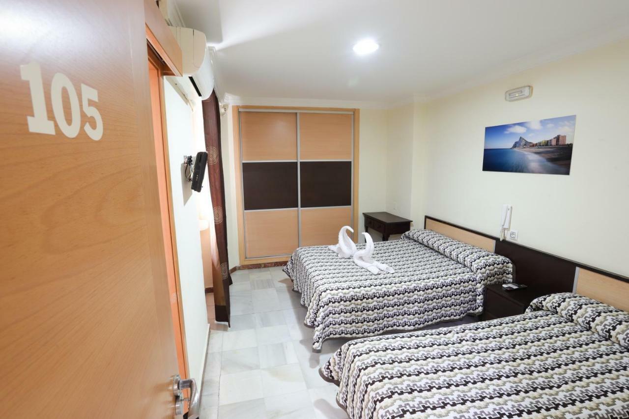 Hostal La Campana La Linea de la Concepcion Luaran gambar