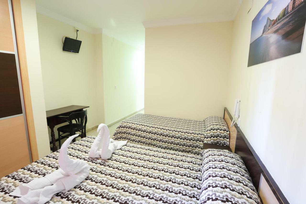 Hostal La Campana La Linea de la Concepcion Luaran gambar